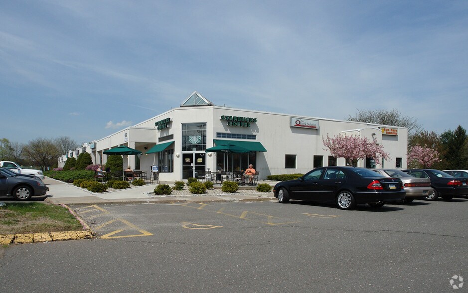 412 Cromwell Ave, Rocky Hill, CT à louer - Photo principale – Image 1 sur 11