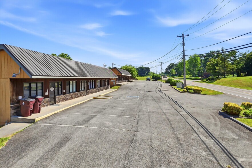 1120 Topside Rd, Louisville, TN à vendre - Photo de l’immeuble – Image 3 sur 14