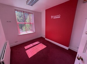 158 Millbrook Rd E, Southampton à louer Photo intérieure– Image 1 sur 5