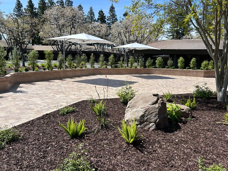 12900 Saratoga Ave, Saratoga, CA à louer - Photo de l’immeuble – Image 3 sur 4