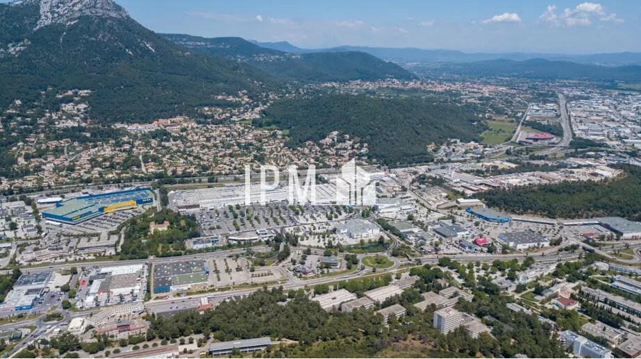 Local commercial dans La Garde à louer - Photo de l’immeuble – Image 3 sur 4