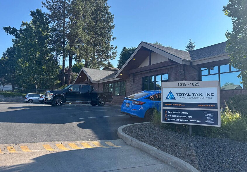 1023 W Lacrosse Ave, Coeur d'Alene, ID à louer - Photo de l’immeuble – Image 3 sur 6
