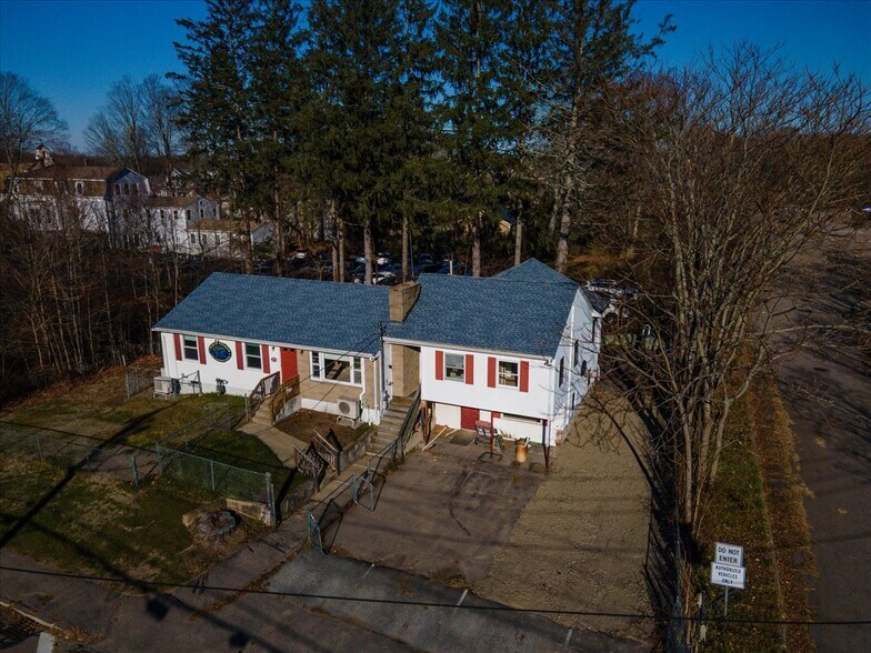 23 Randall Rd, Wrentham, MA à louer - Photo de l’immeuble – Image 2 sur 8