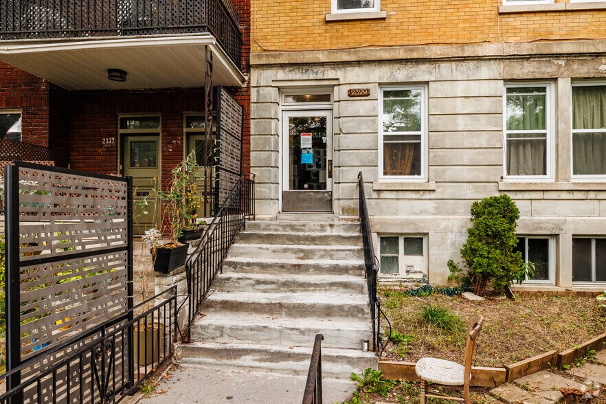 2329 Av De Hampton, Montréal, QC à vendre - Photo de l’immeuble – Image 3 sur 3