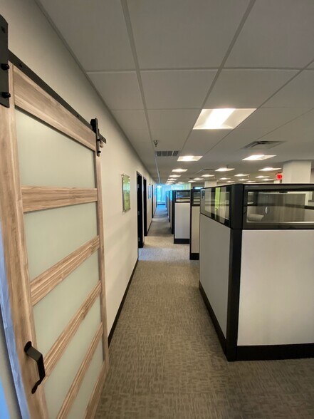 6777 Camp Bowie Blvd, Fort Worth, TX à louer - Photo intérieure – Image 3 sur 7