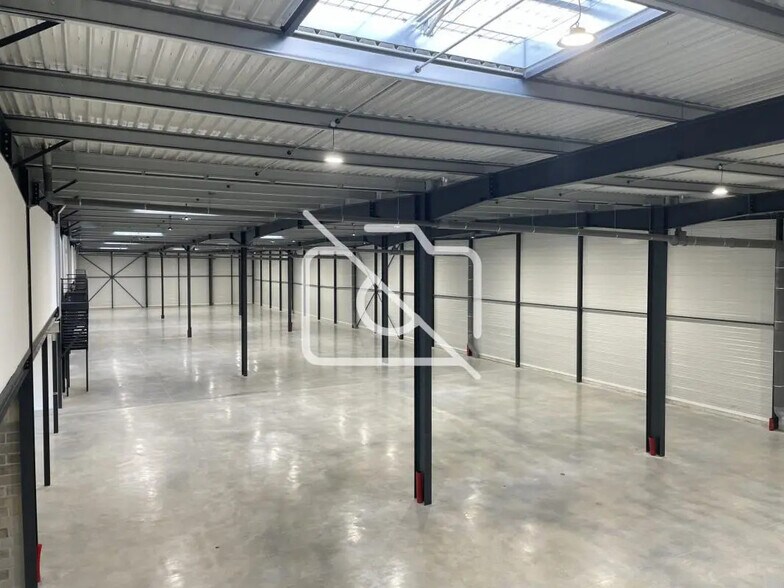 Local d’activités dans Moissy-Cramayel à louer - Photo de l’immeuble – Image 1 sur 2