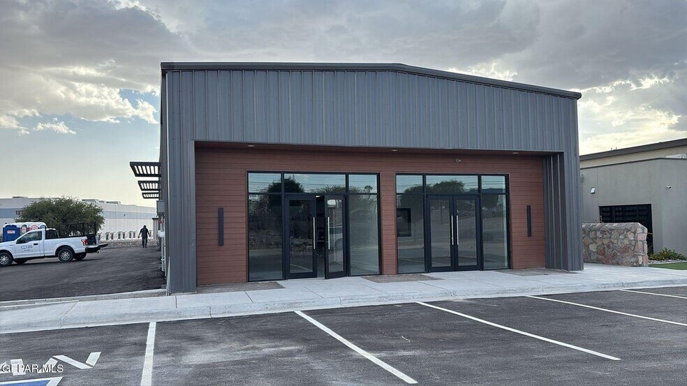 12370 Pine Springs Dr, El Paso, TX à louer - Photo de l’immeuble – Image 2 sur 10