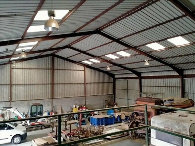 Local d'activités dans Châtellerault à vendre - Photo de l’immeuble – Image 2 sur 2