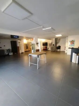 Plus de détails pour Local d’activités à vendre