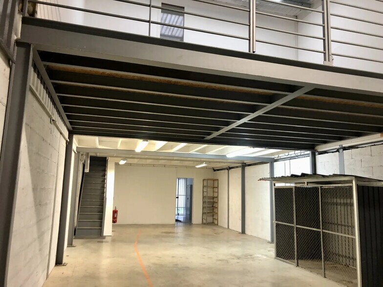 Local d’activités dans Saint-Jean-d'Illac à louer - Photo intérieure – Image 1 sur 8