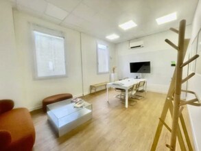 6 Rue De Valmy, Montreuil à louer Photo intérieure– Image 1 sur 3