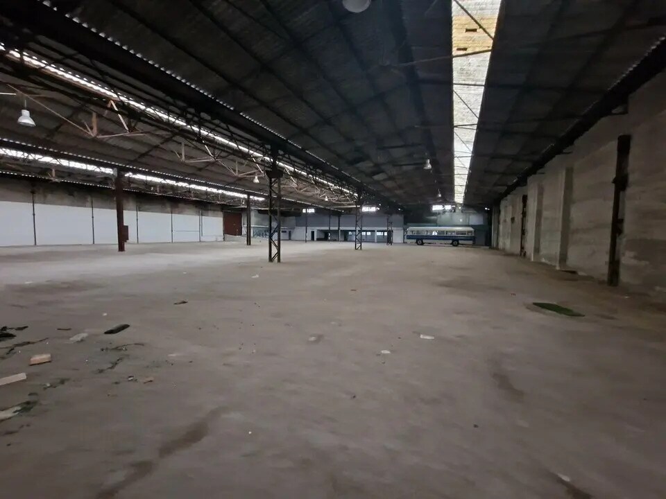 Industriel/Logistique dans La Trinité à louer Photo intérieure– Image 1 sur 5