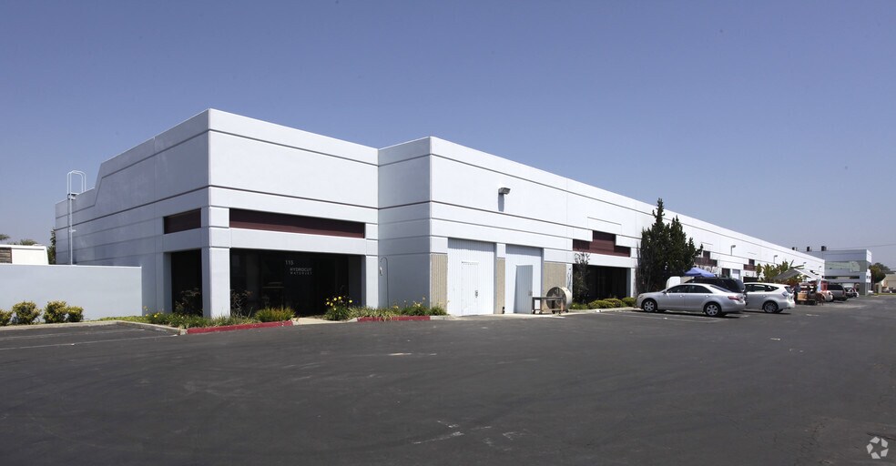 18281 Gothard St, Huntington Beach, CA à louer - Photo de l’immeuble – Image 2 sur 4