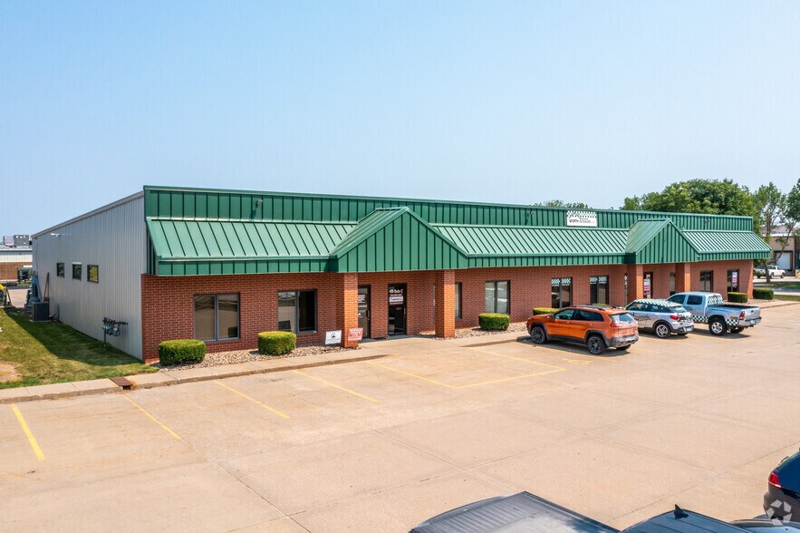 475 SE Alices Rd, Waukee, IA à louer - Photo de l’immeuble – Image 3 sur 6