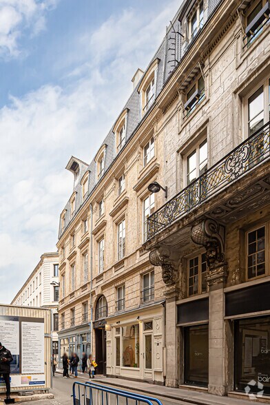 15 Rue Du Colonel Driant, Paris à louer - Photo de l’immeuble – Image 3 sur 6