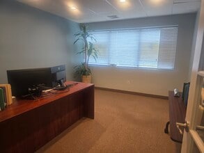 490 W Route 33, Millstone Township, NJ à louer Photo intérieure– Image 1 sur 5