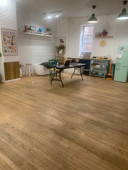 254 E 3rd St, New York, NY à louer - Photo intérieure – Image 3 sur 5