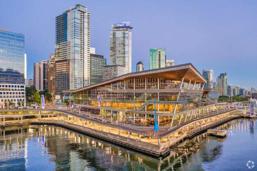 1055 Canada Pl, Vancouver, BC à louer - Photo de l’immeuble – Image 3 sur 18