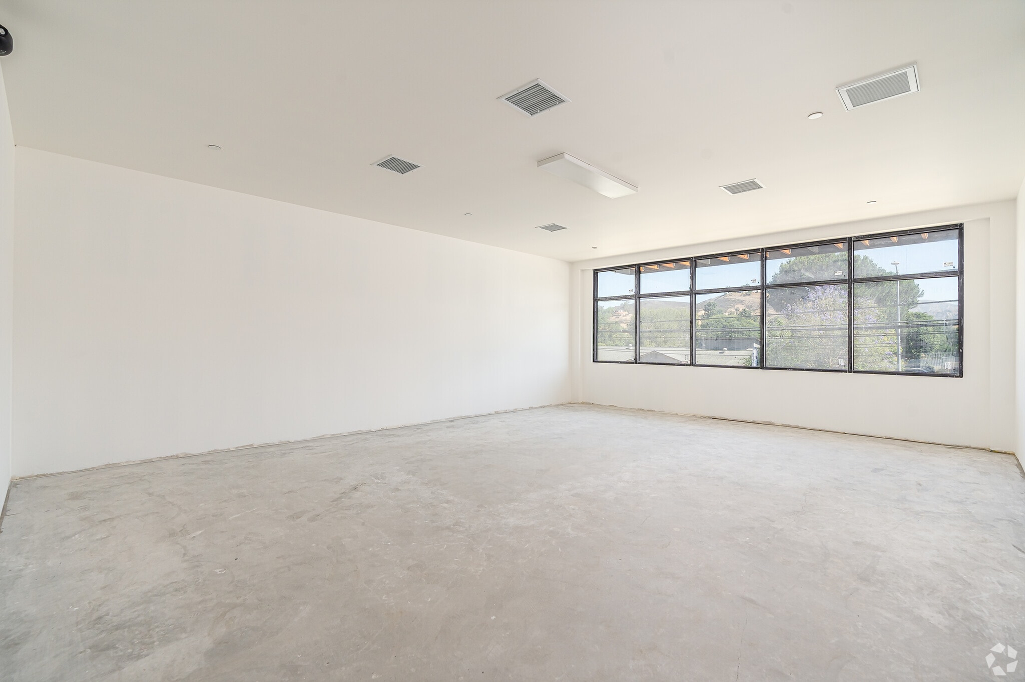 9668 Sunland Blvd, Shadow Hills, CA à louer Photo intérieure– Image 1 sur 1