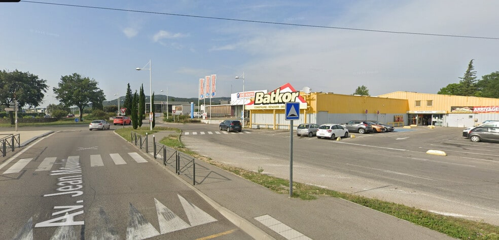 Avenue Jean Moulin, Bollène à louer - Photo de l’immeuble – Image 1 sur 1