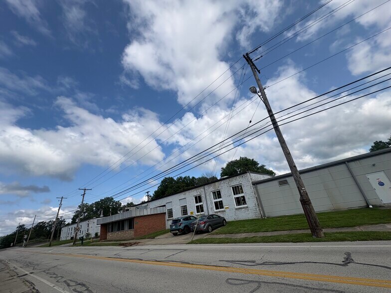 446 W Lake St, Ravenna, OH à vendre - Photo de l’immeuble – Image 2 sur 17
