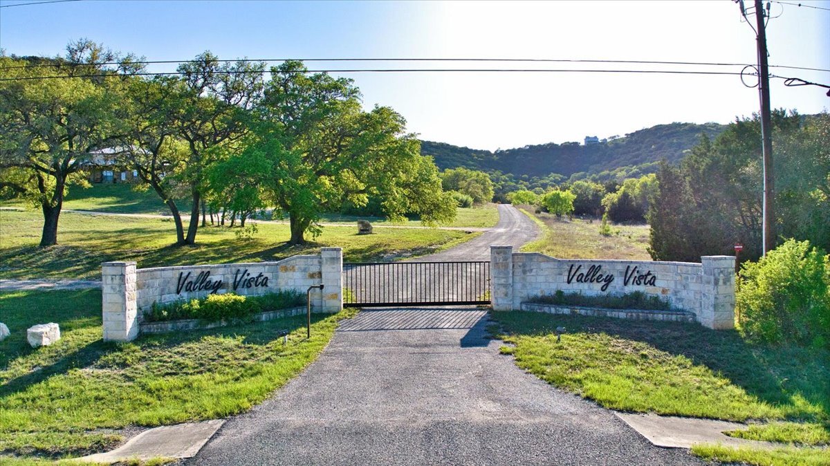 134 Vly Vis Dr, Concan, TX à vendre Photo principale– Image 1 sur 44