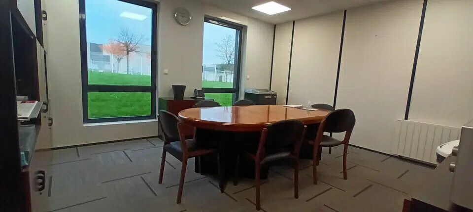Local d’activités dans GONFREVILLE-L'ORCHER à louer - Photo de l’immeuble – Image 2 sur 5