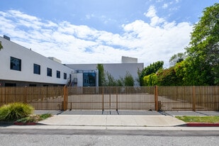 Office Building + Gated Private Parking - Espace de bureau
