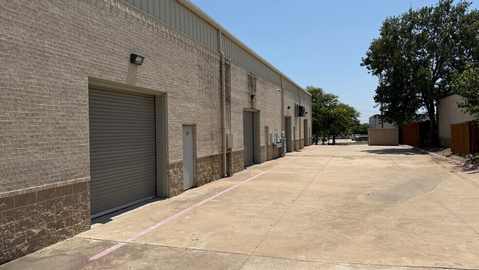 2433 Tarpley Rd, Carrollton, TX à louer - Photo de l’immeuble – Image 2 sur 16