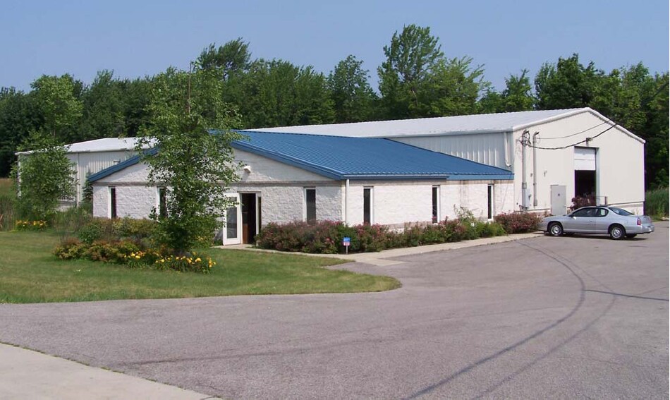 725 Pleasant Ave, Geneva, OH à louer - Photo principale – Image 1 sur 8