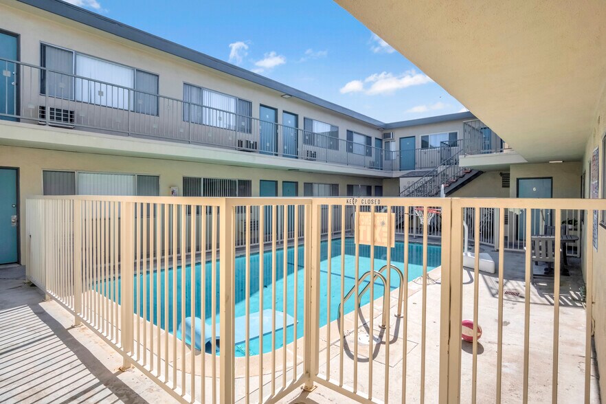 1232 W 29th St, Los Angeles, CA à vendre - Photo de l’immeuble – Image 3 sur 7