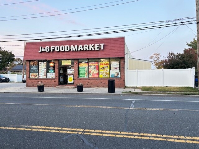 900 Great Neck Rd, Copiague, NY à vendre - Photo de l’immeuble – Image 2 sur 13