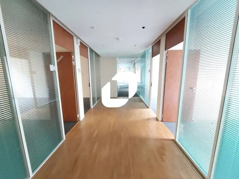 6 Rue Jean Pierre Timbaud, Montigny-le-Bretonneux à louer - Photo de l’immeuble – Image 2 sur 18