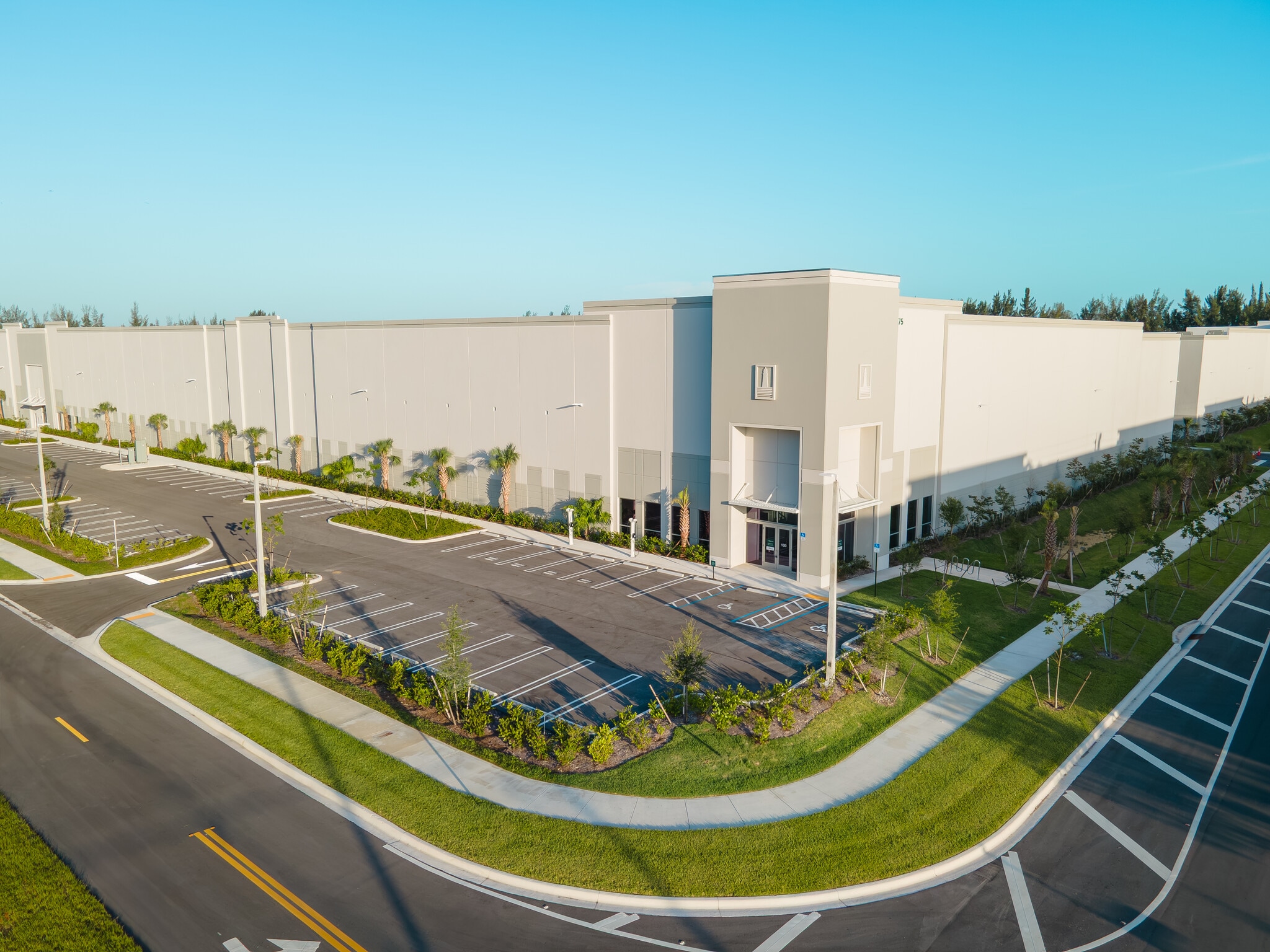 12200 NW 25th St, Miami, FL à louer Photo intérieure– Image 1 sur 7