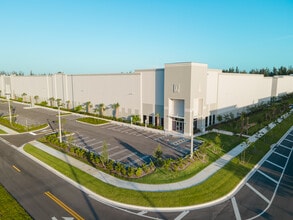 12200 NW 25th St, Miami, FL à louer Photo intérieure– Image 1 sur 7