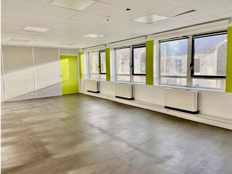 Bureau dans Issy-les-Moulineaux à louer - Photo de l’immeuble – Image 3 sur 7