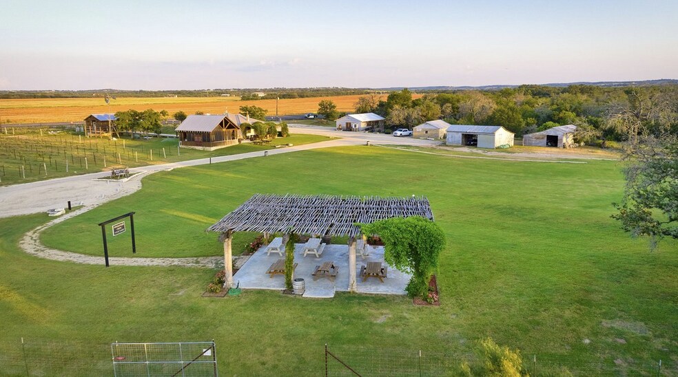 13502 US 290 E, Stonewall, TX à vendre - Photo de l’immeuble – Image 3 sur 26
