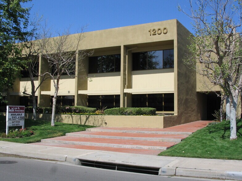 1200 Quail St, Newport Beach, CA à louer - Photo de l’immeuble – Image 2 sur 3