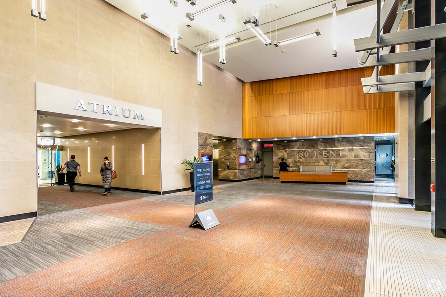 180 Kent St, Ottawa, ON à louer - Hall d’entrée – Image 2 sur 5