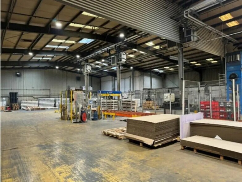 Local d'activités dans Balan à vendre - Photo de l’immeuble – Image 2 sur 3