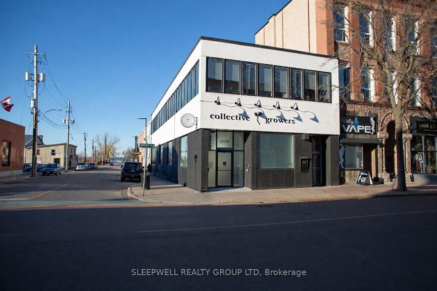 79 Pembroke St W, Pembroke, ON à louer - Photo de l’immeuble – Image 1 sur 1
