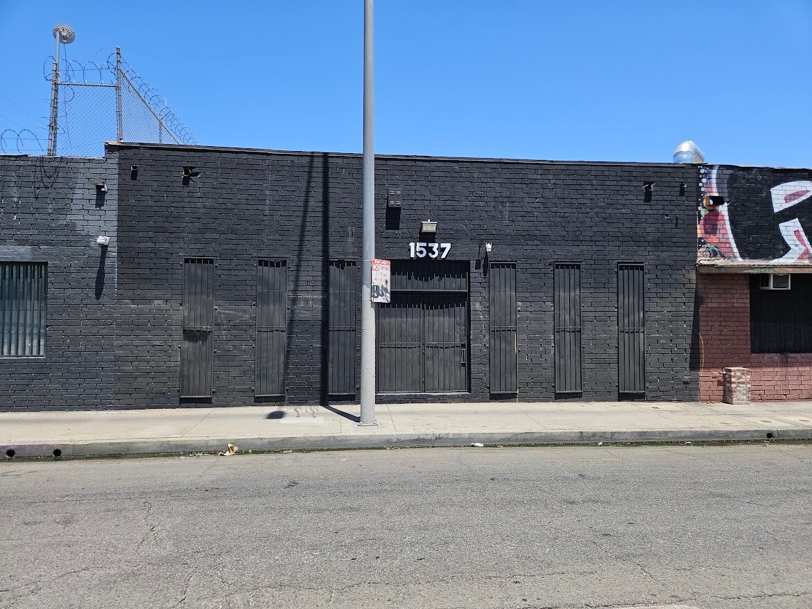 1537 E Washington Blvd, Los Angeles, CA à louer Photo de l’immeuble– Image 1 sur 9
