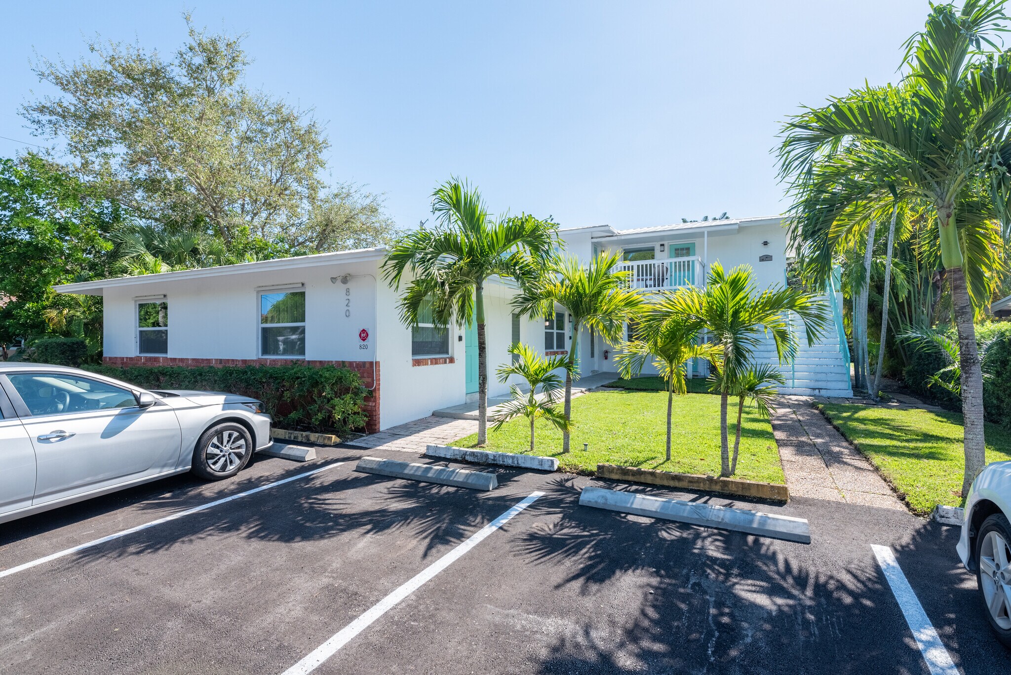 820 NE 21st Dr, Wilton Manors, FL à vendre Photo de l’immeuble– Image 1 sur 55