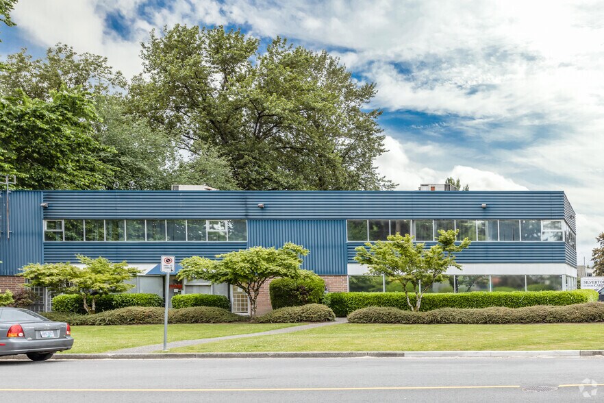1875 Broadway St, Port Coquitlam, BC à louer - Photo de l’immeuble – Image 3 sur 5