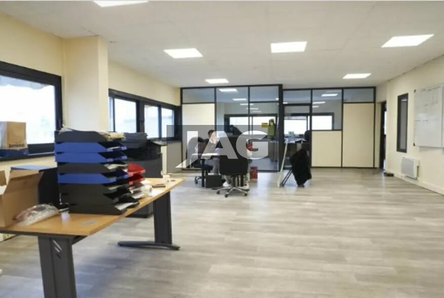 Local d’activités dans Chassieu à louer - Photo intérieure – Image 3 sur 8