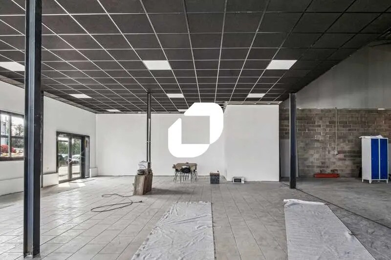 Local d’activités dans Villeneuve-sous-Dammartin à louer - Photo de l’immeuble – Image 2 sur 16