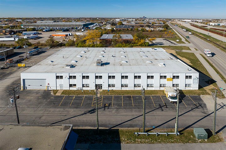 770 Larsen Ln, Bensenville, IL à louer - Photo de l’immeuble – Image 2 sur 19