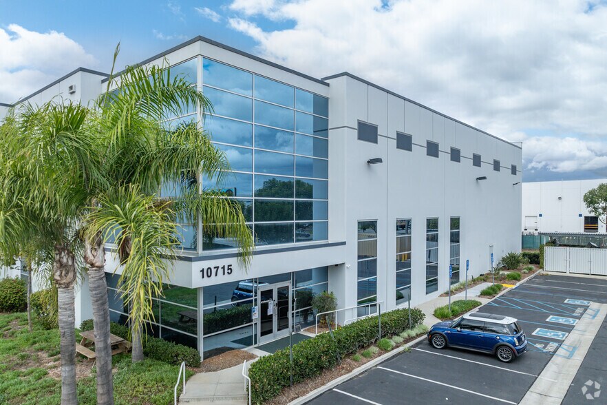 10715 Shoemaker Ave, Santa Fe Springs, CA à louer - Photo de l’immeuble – Image 2 sur 8