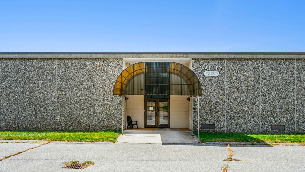 120 Whiting Farms Rd, Holyoke, MA à vendre - Photo de l’immeuble – Image 2 sur 10