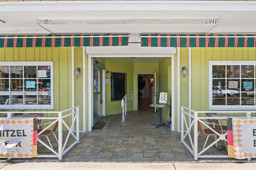 2909-2911 E Commercial Blvd, Fort Lauderdale, FL à vendre - Photo de l’immeuble – Image 2 sur 30